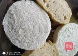 Illustration of how to make Chinese fried steamed buns 1