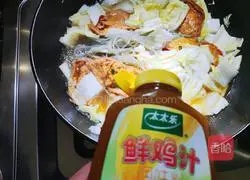 Illustration of how to make cabbage, vermicelli and egg dumpling soup 5