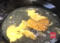 How to make chrysanthemum egg noodle soup Illustration 5