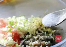 Illustration of how to make sea cucumber and shrimp wontons 5