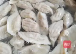 Illustration of how to make pumpkin and pork dumplings 19