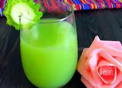 Illustration of how to make green apple and bitter melon ice drink 4