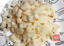 Illustration of how to make red date and lotus root soup 2