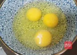 Illustration of how to make leek and egg buns 10