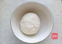 Illustration of how to make two-color flower rolls 2