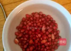 Illustration of how to make chicken soup to remove dampness 2