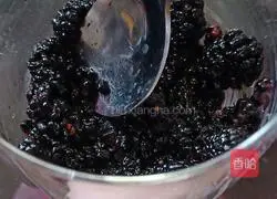 Illustration of how to make mulberry drink 7