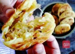 Illustration of how to make country vermicelli cabbage pie 9