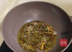 Illustration of how to make noodles with scallion oil 3
