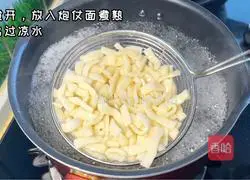 Illustration of how to make fried crackers 6