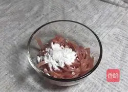 Illustration of how to make shredded pork corn noodle soup 6