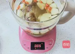 Illustration of how to make apple, longan and wolfberry soup 8