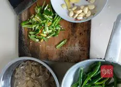 Illustration of how to make green pepper and spicy chicken 2