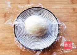 Illustration of how to make loofah and meat dumplings 4