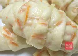 Illustration of how to make carrot croissants 9