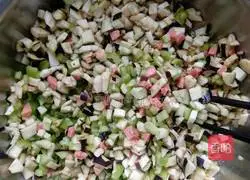 Illustration of how to make three-piece pie (ham, pepper, eggplant) 2