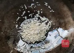 Illustration of how to make braised potato sticks and noodles 4