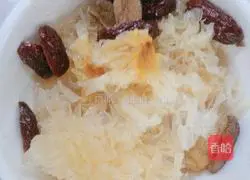 Illustration of how to make Tremella and Snow Pear Soup 2