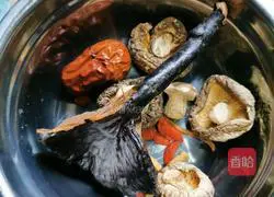 Illustration of how to make Tonggu corn soup 4