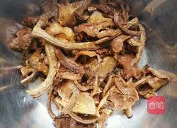 Illustration of how to make chicken stewed with mushrooms 2