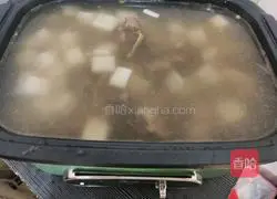 Illustration of how to make radish and beef bone soup 6