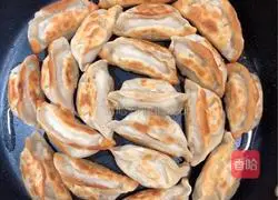 Illustration of how to make pan-fried dumplings 3