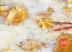 Soybean braised pig's trotters recipe 8