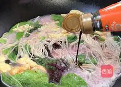 Illustration of how to make amaranth and egg noodle soup 8