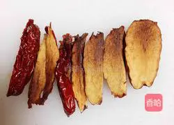 Illustration of how to make red date and lotus root soup 4