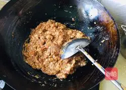 Illustration of how to make big meat dumplings with chives and sprouts 8