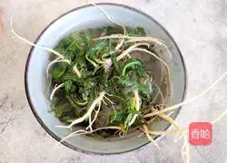 Illustration of how to make shepherd's purse stewed with black bone chicken soup 5