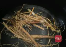 Illustration of how to make dragon bone and stone ginseng soup 1