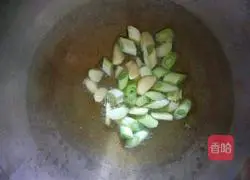 Autumn healthy loofah and egg drop soup recipe illustration 2