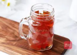 Illustration of how to mix tea jelly with pearl milk tea 11