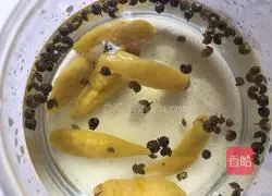 Illustration of homemade sweet and sour pickles 10