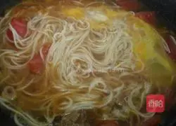 Illustration of how to make tomato beef noodles 7
