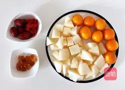 Illustration of how to make rock sugar, snow pear and kumquat drink 2