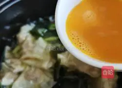 Illustration of how to make Wakame, shrimp skin and egg wontons 15