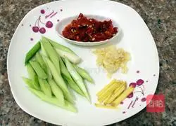 Illustration of how to make pepper-fried razor clams 4