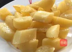 Illustration of how to cook duck legs with potatoes 10