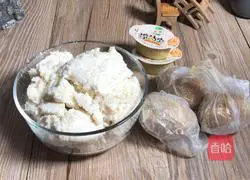 Illustration of how to cook preserved egg with bean dregs 1