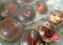 Illustration of how to make mushroom and pork buns 4