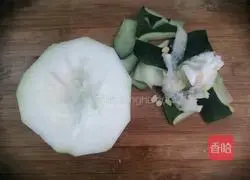 Illustration of how to make shrimp kelp and winter melon soup 2