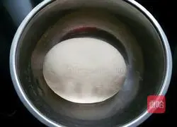 Illustration of how to make noodles with oil 1
