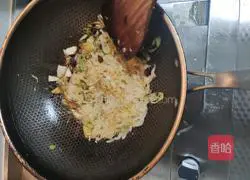 Illustration of how to make basa fish with pickled cabbage 4