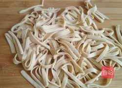 Illustration of hand-rolled noodles 11