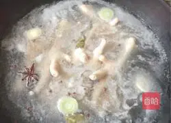 Illustration of how to make red oil chicken feet 4