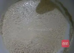 Illustration of how to make black rice rolls 3