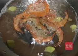 Illustration of how to make shrimp wonton noodles 1