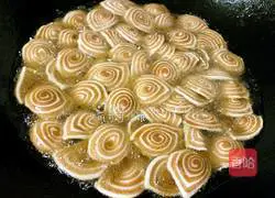 Illustration of how to make snack cat ears 12